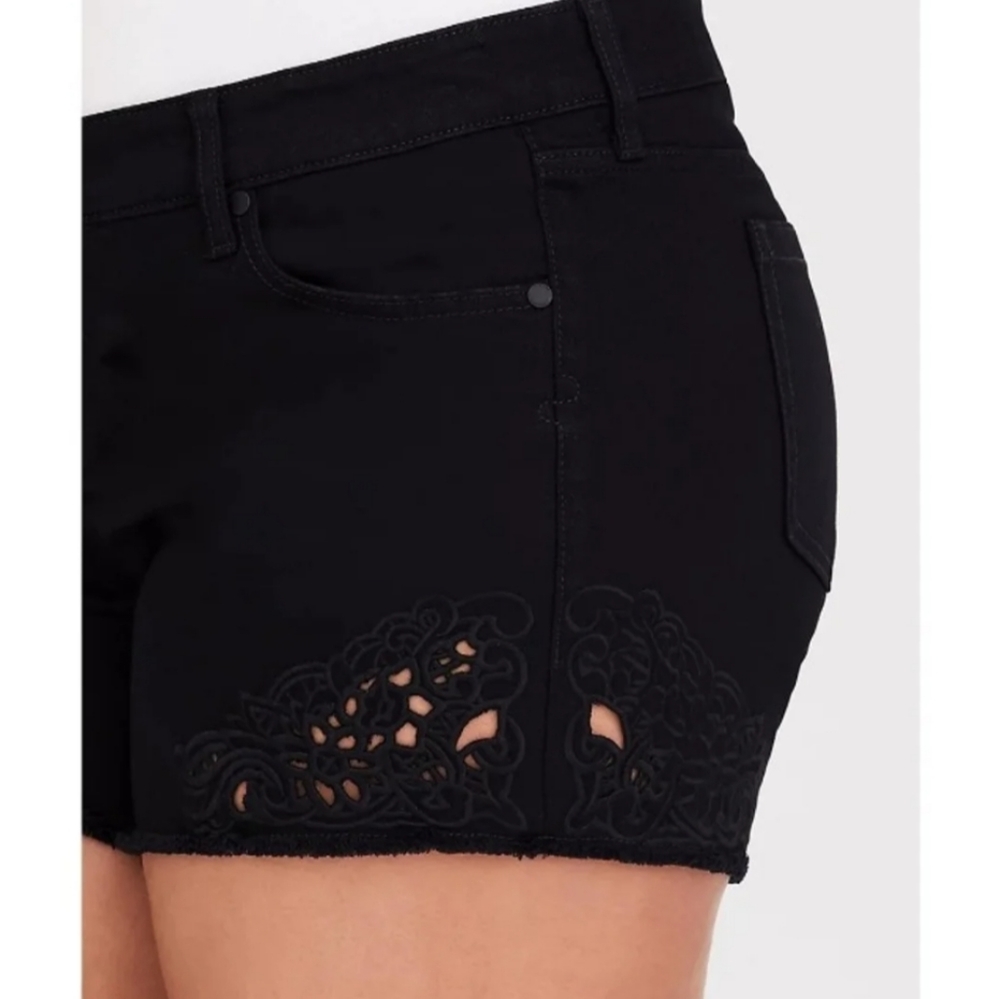 NWT Torrid Denim BLK Short W EMB - Picture 4 of 9